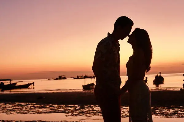 pre-wedding couple romantic moment at Sairee beach sunset