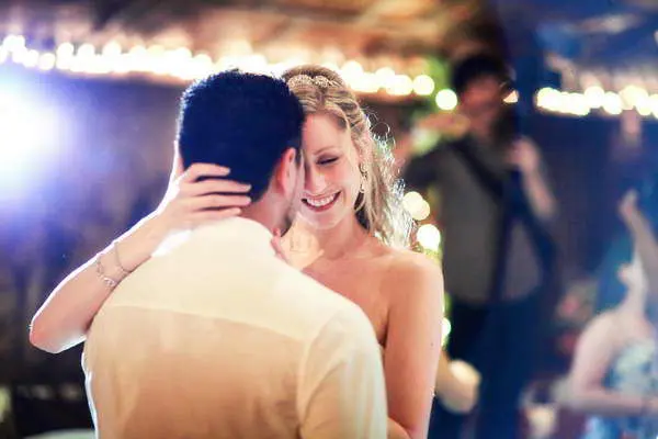 romantic first dance photo shooting by Koh Tao photographer